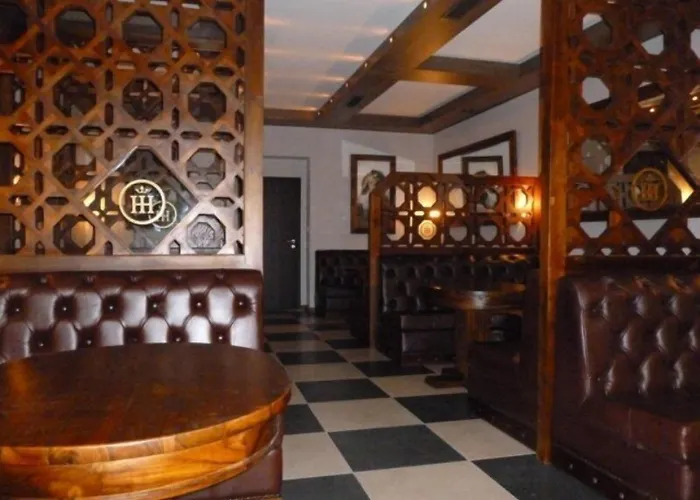 Henry Center Boutique 2*