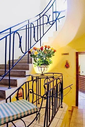 Henry Center Boutique